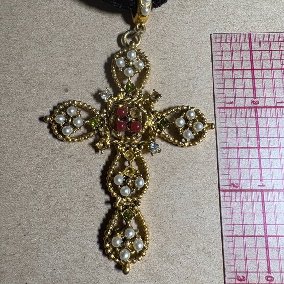Vintage Gerard Yosca gold cross pendant on a black velvet rope signed - Picture 4 of 8